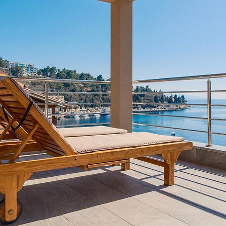 Seafront 2-Bedroom Apartment Nika - غاباس المظهر الخارجي الصورة