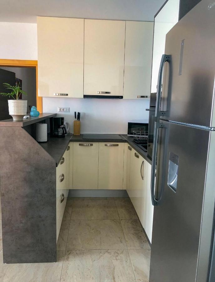 Seafront 2-Bedroom Apartment Nika - غاباس المظهر الخارجي الصورة