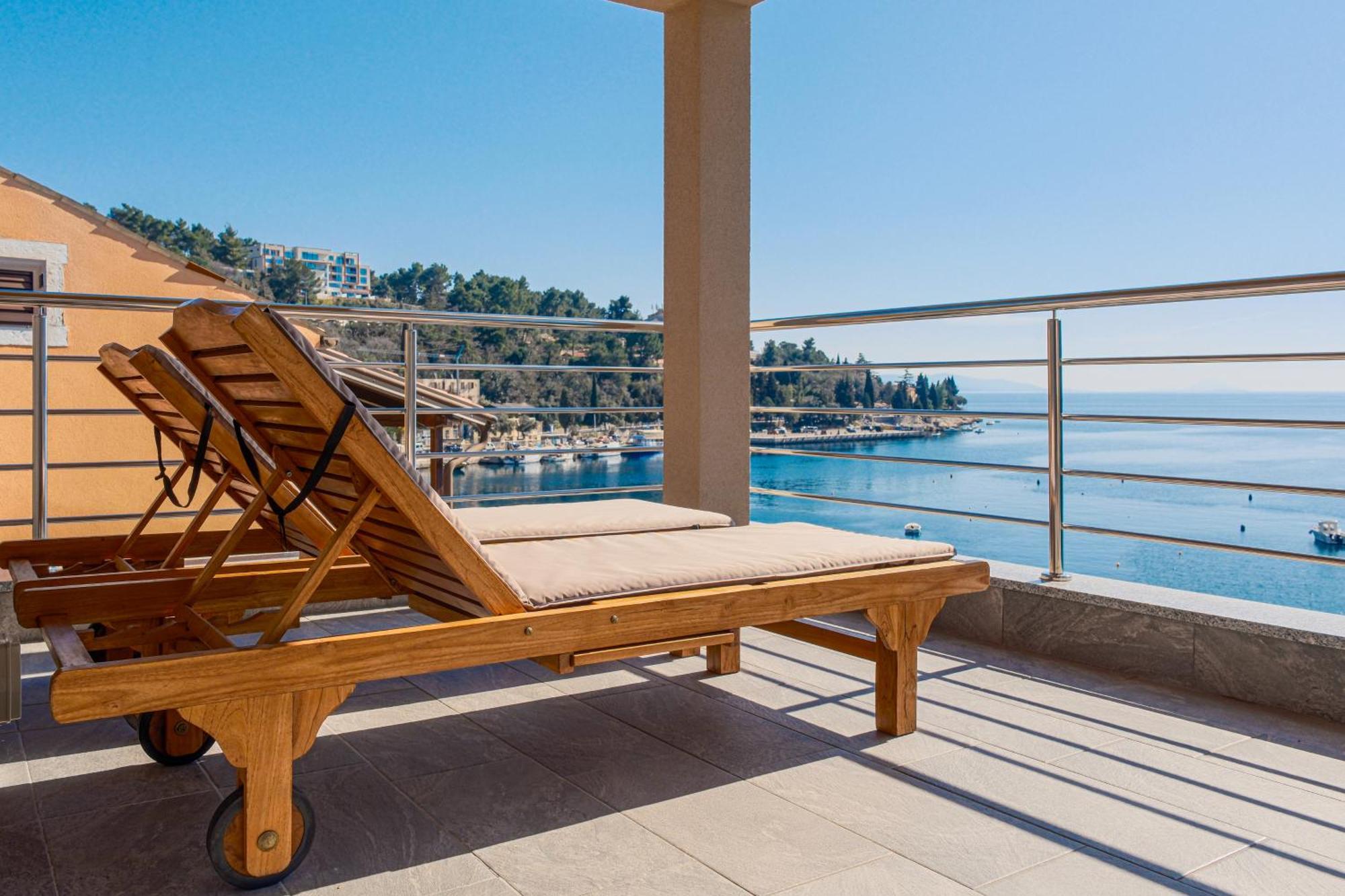 Seafront 2-Bedroom Apartment Nika - غاباس المظهر الخارجي الصورة