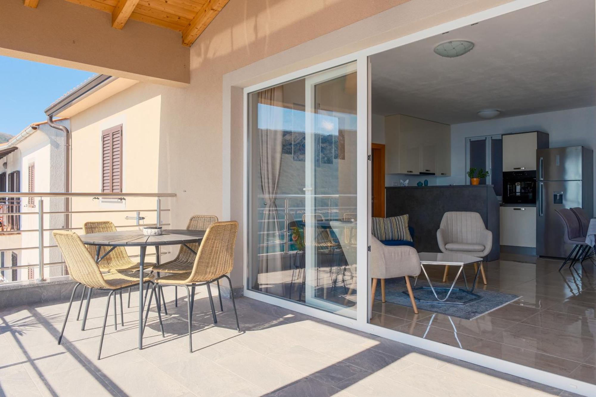 Seafront 2-Bedroom Apartment Nika - غاباس المظهر الخارجي الصورة