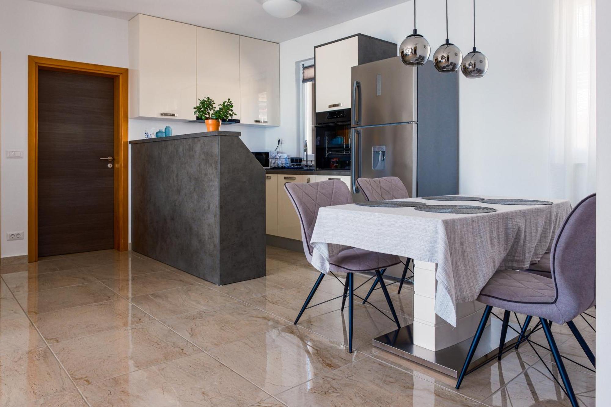 Seafront 2-Bedroom Apartment Nika - غاباس المظهر الخارجي الصورة